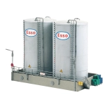 Vysoké zásobníky čerpacej stanice