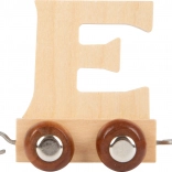 Drevený vagónik s písmenom E pre vláčikodráhu