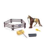 Hnedý kôň s príslušenstvom a ohradou 14 cm