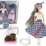 Bábika EMILY so sivými vlasmi s mačiatkom a hojdačkou