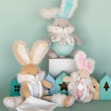 Plyšový zajačik s hrkálkou a držiakom na cumlík 21 cm