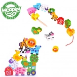 WOOPIE GREEN drevená navliekacia farma – zvieratká, 13 dielov