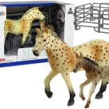 Sada 2 figúrok koní Knabstrupper so žriebäťom a ohradou