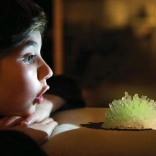 svietiace kryštály – vedecká sada na pestovanie kryštálov