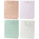 Elegantná darčeková taška s reliéfnymi srdcami 23 x 18 x 10,5 cm